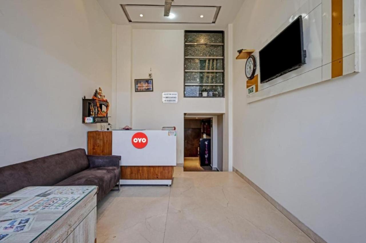 Le Cashew Hotel New Delhi